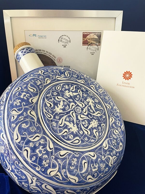 Papa 14. Leo'ya Hediye Edilen Çini Matara