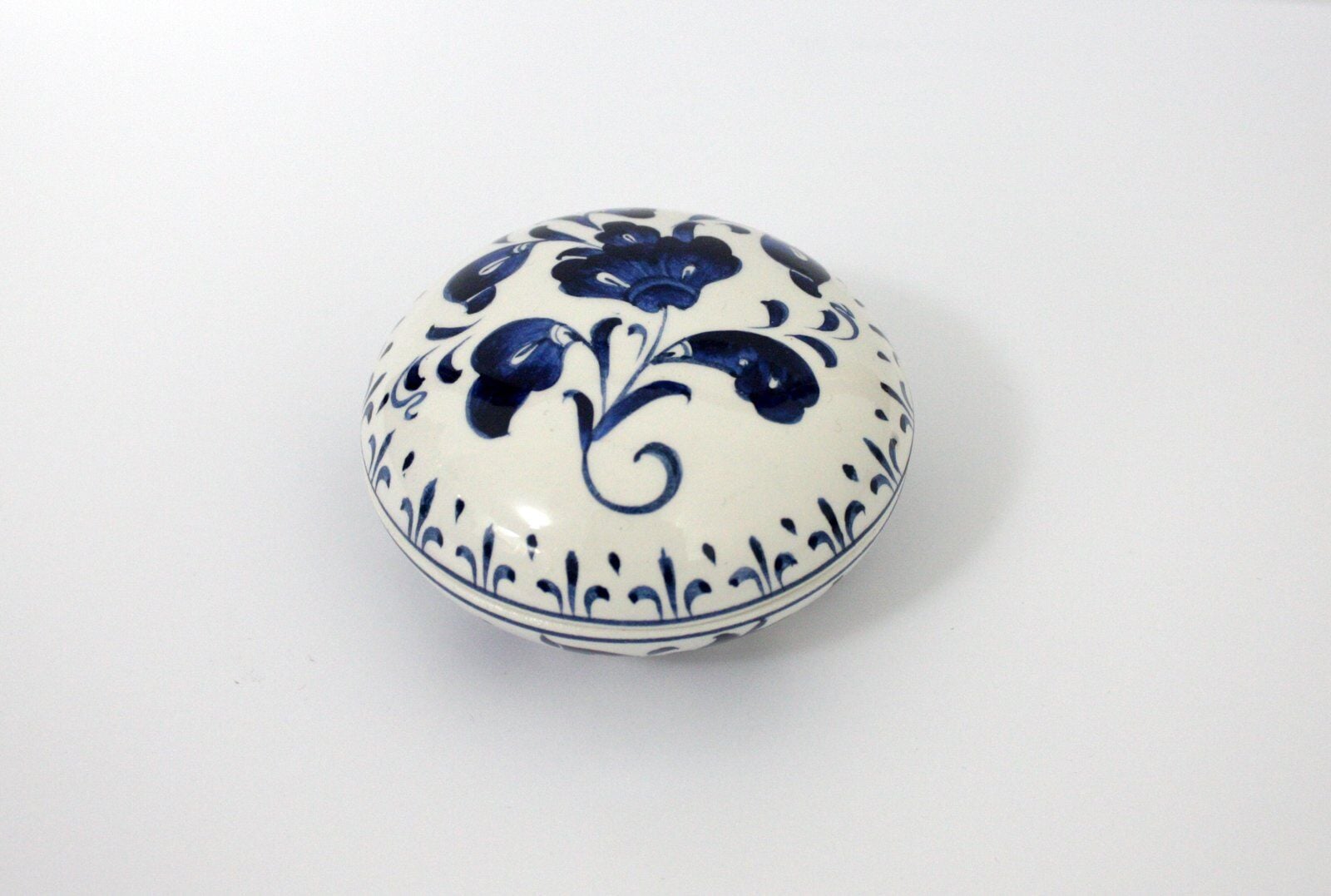 Baba Nakkaş Desenli Kapaklı Kase